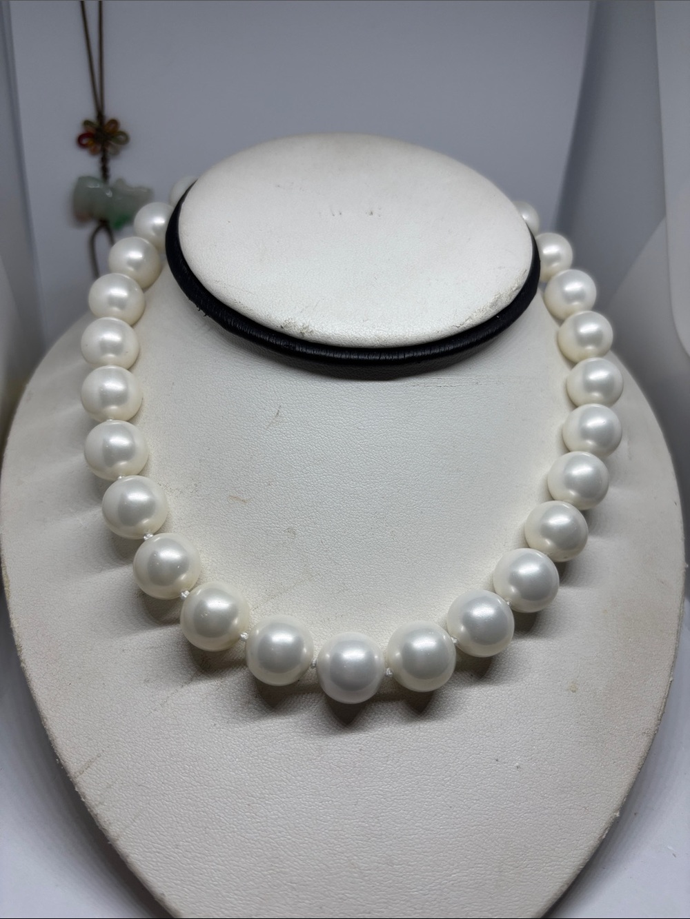 14mm Matt White mother of pearl necklace